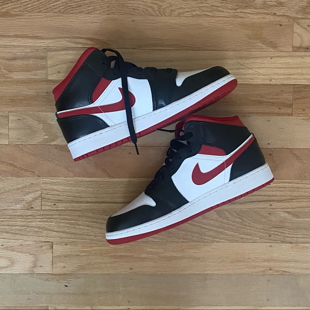 2021
Air Jordan 1 Mid 'Black Gym Red'